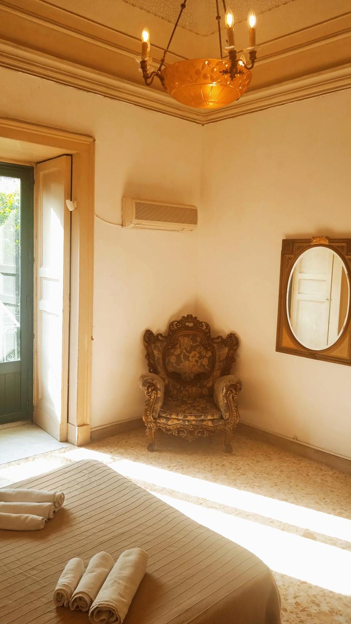 카타니아 Bed And Books B&B 외부 사진