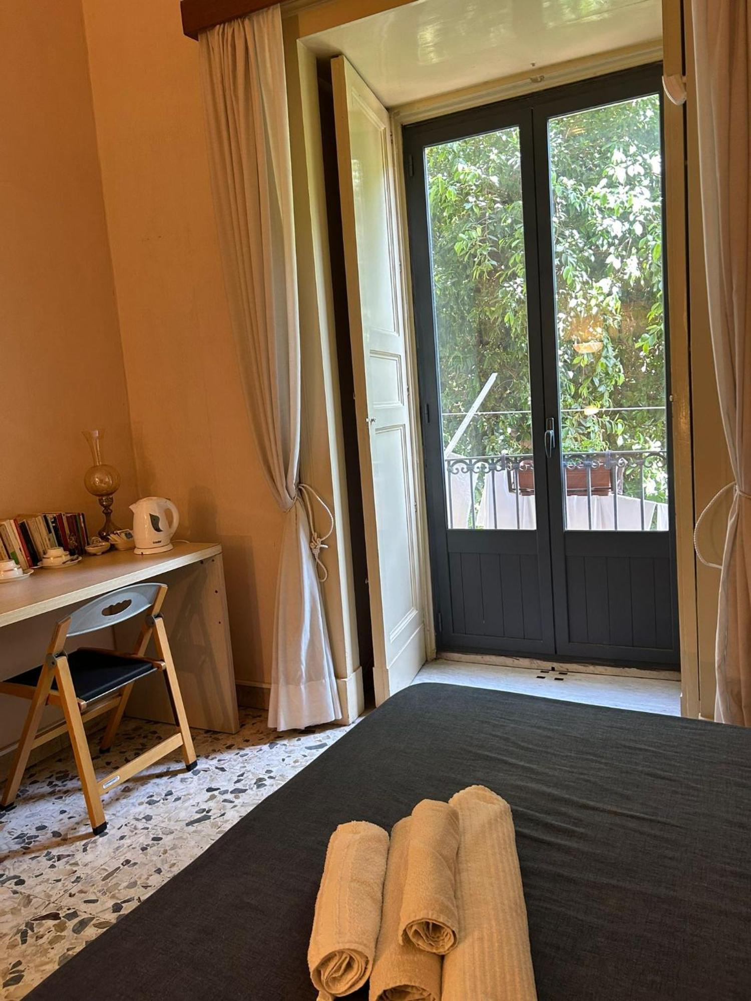카타니아 Bed And Books B&B 외부 사진